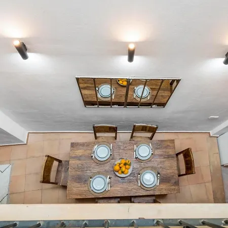 Semesterbostad Townhouse Barques *